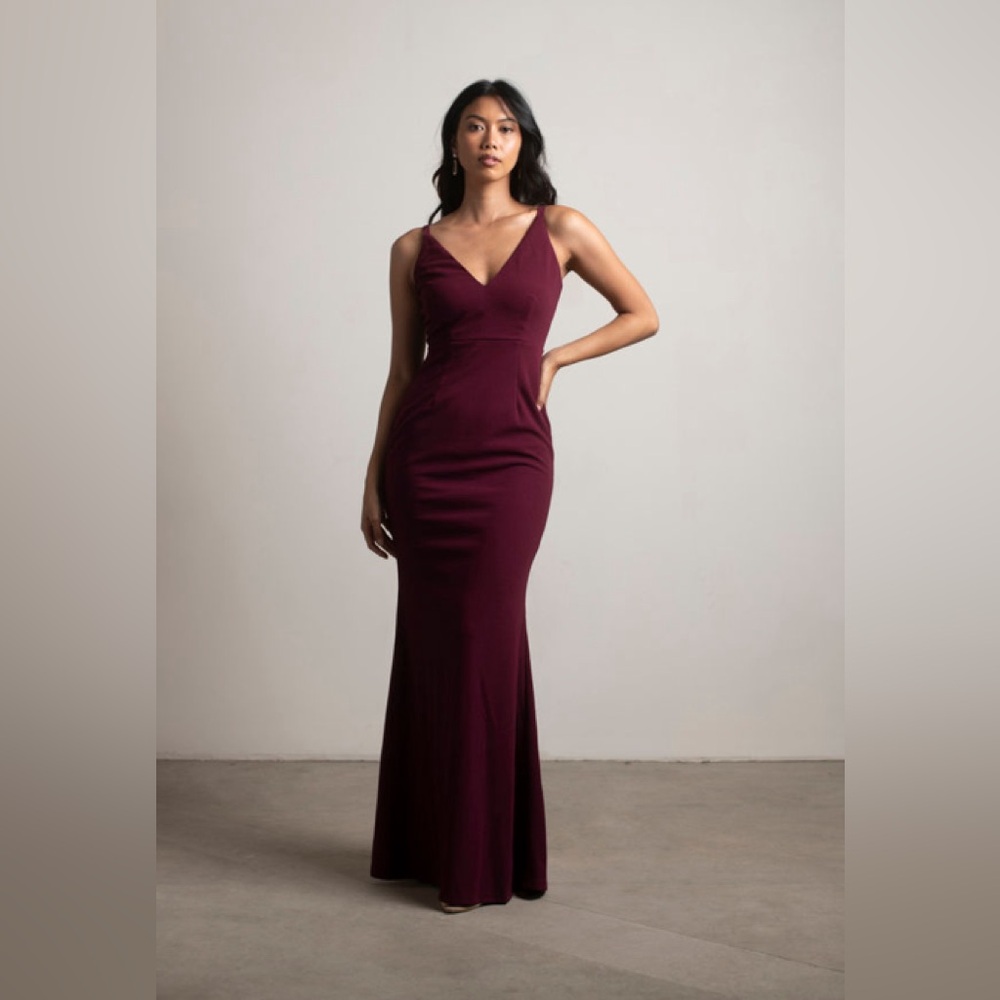 TOBI LOCK IT DOWN DEEP V MERMAID MAXI DRESS - WINE. Size M. New with tag.